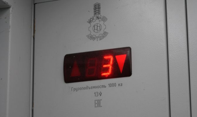 В тульской многоэтажке по улице Марата выявили нарушения в работе лифтов