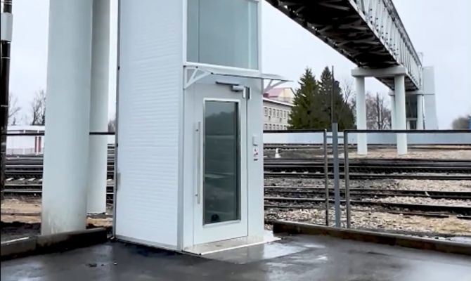 На пешеходном мосту в Узловой запустят лифт