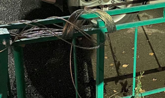 Жители тульской многоэтажки воюют за парковочные места после благоустройства двора