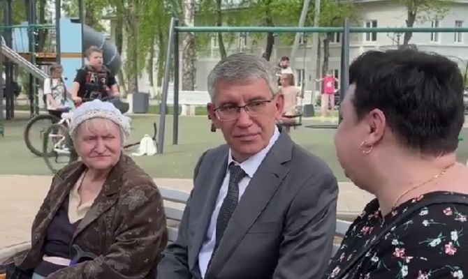 Дмитрий Миляев посидел на скамейке в Советске