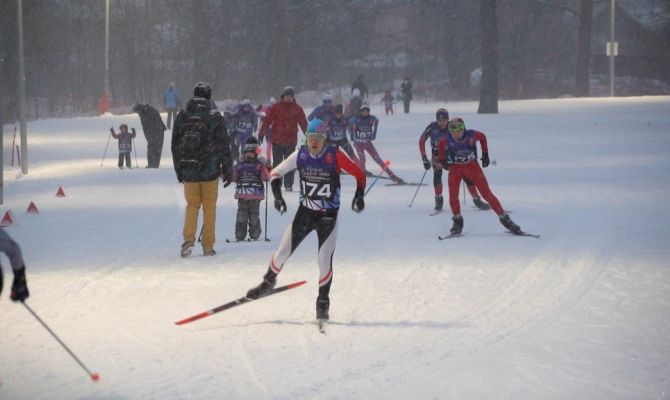 Ночную лыжную гонку "Веденино" в Туле открыл олимпийский чемпион