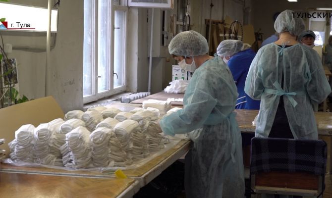 Предприятия Тулы начали отшивать медицинские маски