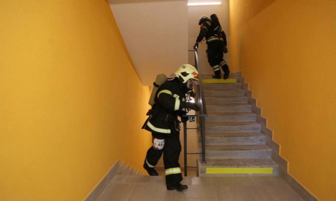 25 этажей в полной экипировке: пожарные бросили "Вертикальный вызов" тульской высотке