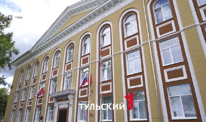 От VR-очков до новых классов: Губернатору показали обновленную гимназию №30