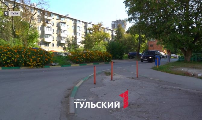 Жители многоэтажки в Туле без согласия соседей перекрыли двор шлагбаумом