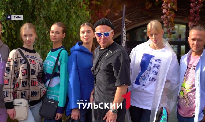 Дизайнеры устроили показ в центре Тулы