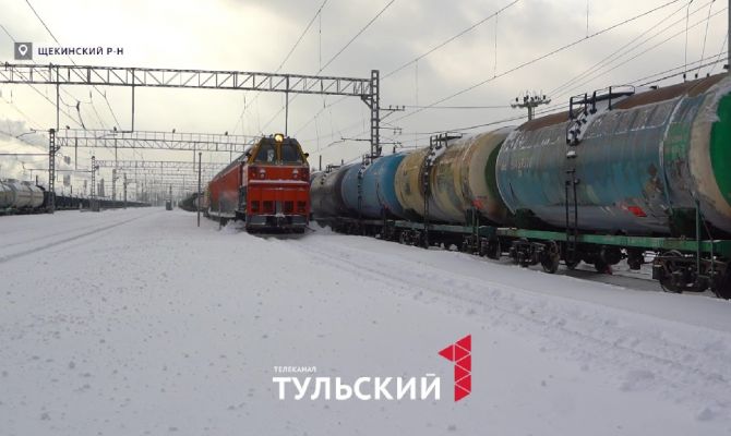 Как после циклона «Валли» убирают снег с ж/д путей в Тульской области