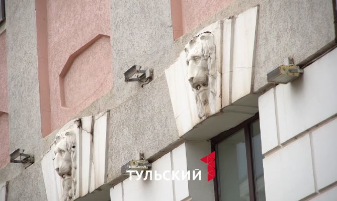 В Филармонии объяснили сложность реставрации фасада с маскаронами
