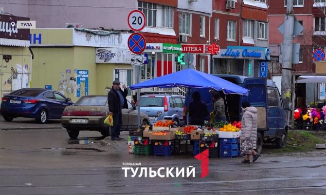 На улице Марата туляки жалуются на стихийный рынок