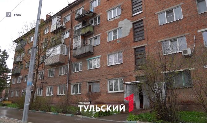 Пятиэтажку на улице Металлургов в Туле два месяца заливает кипятком
