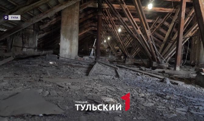 Черная плесень и текущая крыша: в Туле на улице Шухова затапливает дом