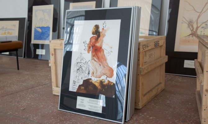 «Живые сны» и «стеклянная паста»: в Туле открылась выставка работ Сальвадора Дали 