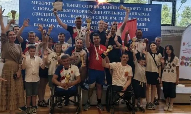 Ветераны СВО из Тулы победили на межрегиональном турнире по волейболу сидя