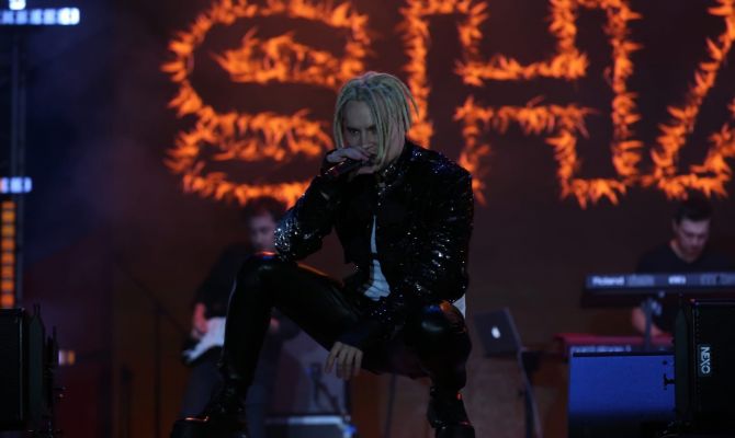 В Сети набирает популярность ролик с Гимном России в исполнении Shaman