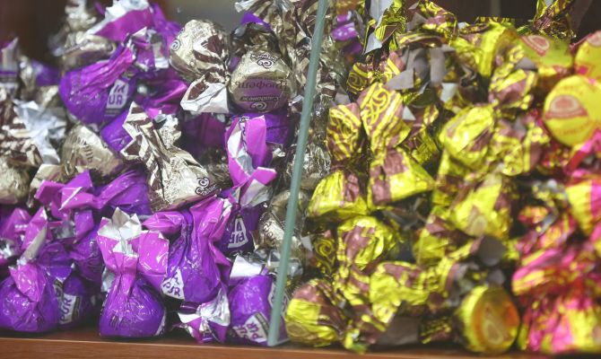 В Новомосковске 46-летний мужчина украл конфеты и шоколад на 5 тысяч рублей