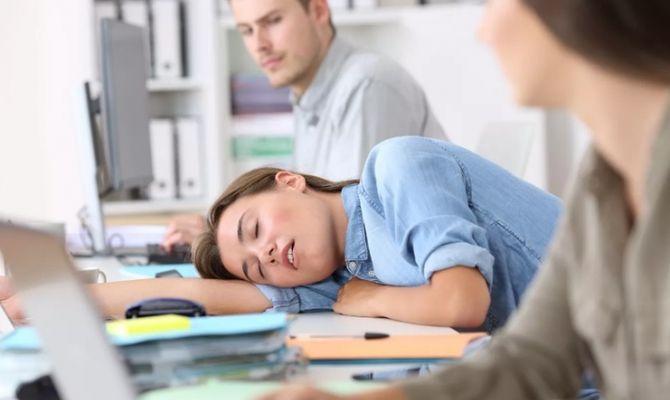 Россиянам рассказали, как не хотеть спать на работе