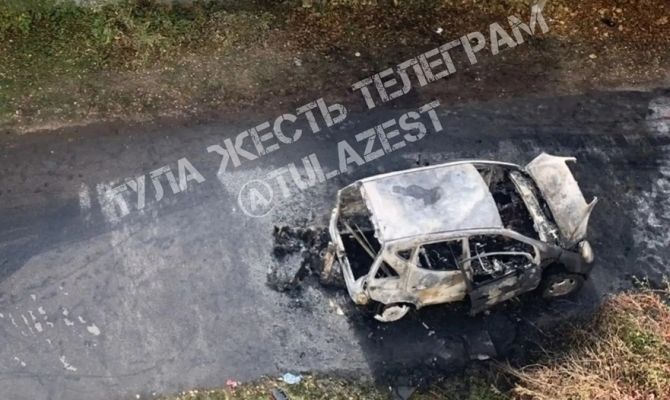 В тульском поселке Косая Гора сгорел автомобиль