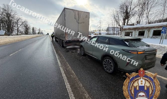 70-летний туляк на «Эксиде» врезался в грузовик