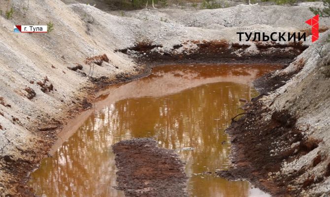 В поселке Ленинский в почву сливали машинное масло