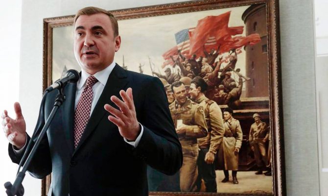 Алексей Дюмин поучаствовал в открытии выставки «Несокрушимая и легендарная»