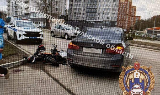 На улице Макаренко в Туле водитель «БМВ» сбил электровелосипедиста 