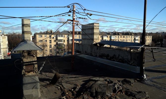 В Туле управляющая компания забыла отремонтировать часть крыши