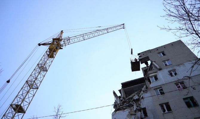 Тульские строители рассказали о работе среди неразорвавшихся снарядов: репортаж из Мариуполя