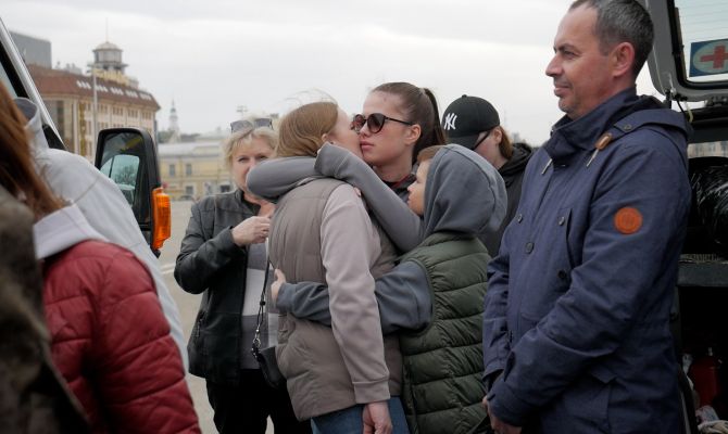 Обследовали 10 тысяч человек: как тульские медики помогают жителям Мариуполя