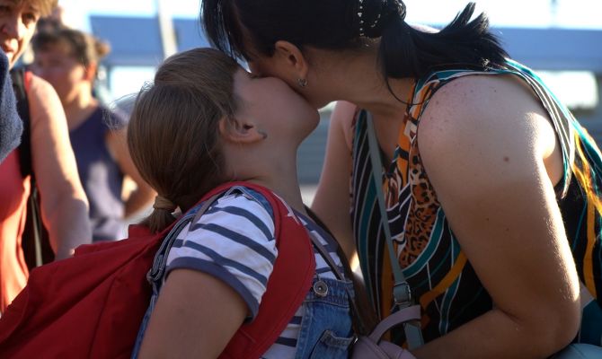 Школьники из Мариуполя отправились в Крым: дети поделились своими эмоциями