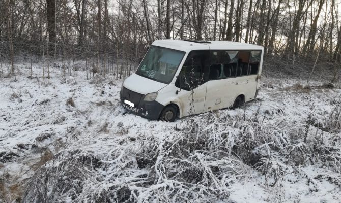 Под Щекино грузовик столкнулся с маршруткой: пострадали две пассажирки
