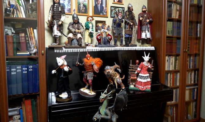 Тульский мастер делает кукол для наглядного изучения истории