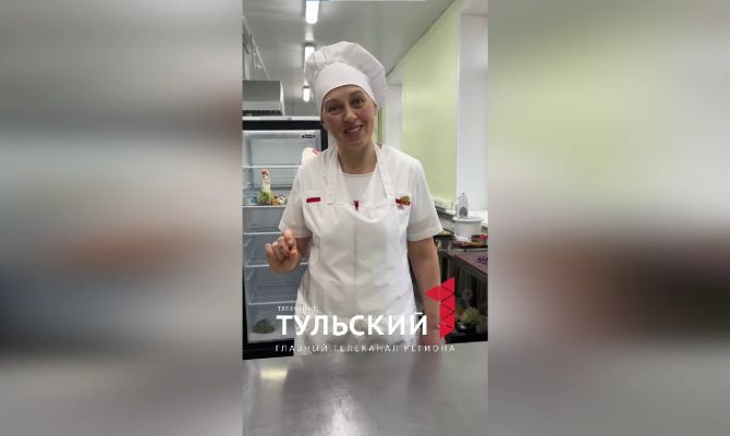 Повар с 20-летним стажем раскрыла секрет омлета из школьных столовых
