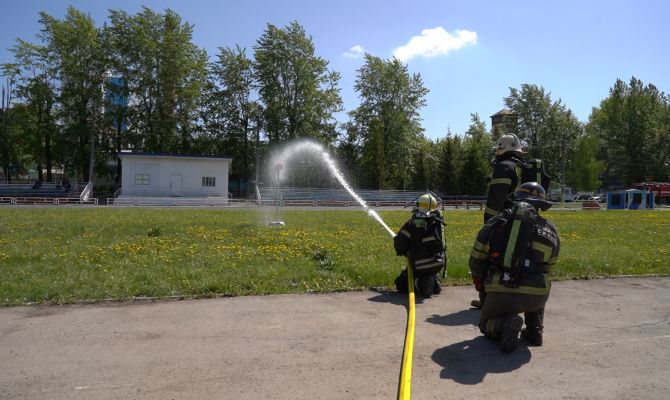 В Туле выбирали лучших пожарных региона в кромешной тьме и удушливом дыму