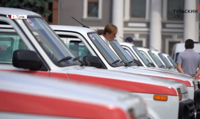 «Нивы» для сельских дорог и реанимобили для ЧС: тульские медики получили новые машины