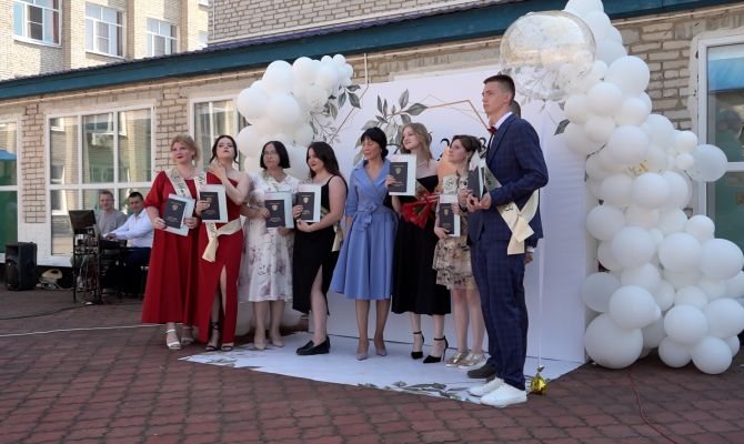 Ефремовский филиал Рязанского медуниверситета вручил дипломы первым выпускникам