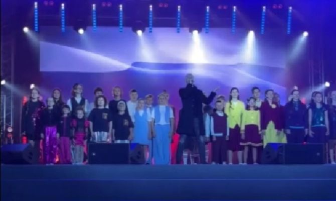 SHAMAN спел гимн России в финале Всероссийской Юниор-Лиги КВН