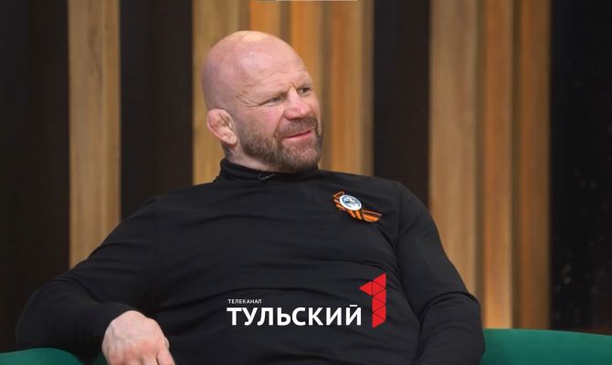 "Тяжело смотреть, как дети умирают": боец ММА Джефф Монсон рассказал о поездке в Донбасс