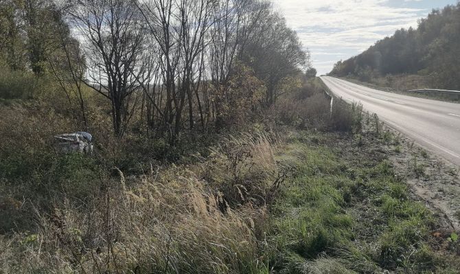 В Заокском районе "Тойота" вылетела с дороги и перевернулась