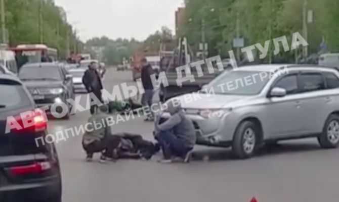 На улице Металлургов в Туле сбили мотоциклиста