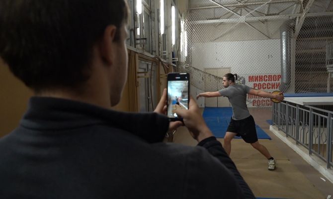 «Хотелось бы на Олимпийские игры»: как в Туле легкоатлетов учат толкать ядро весом в 5 кг