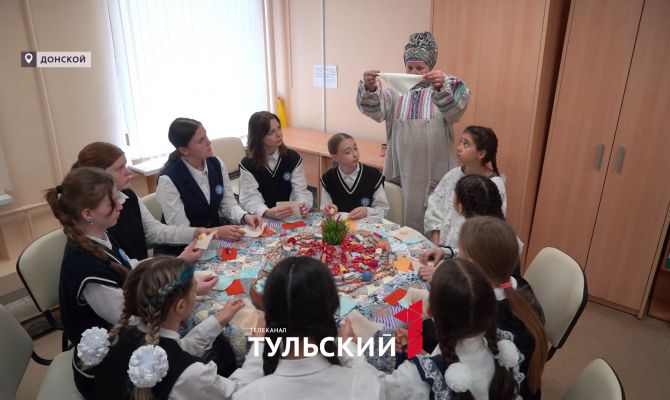 В школах и детских садах Донского учат делать игрушки-обереги для участников СВО