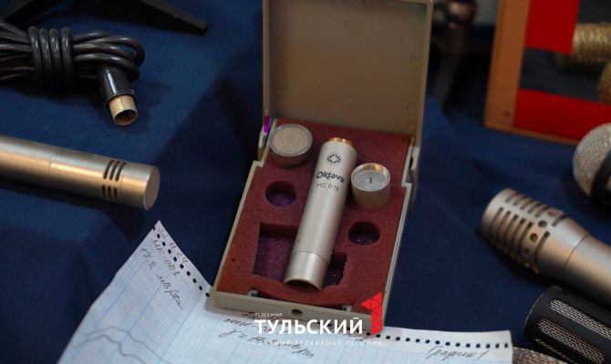 В Туле показали микрофон, в который пели Стинг и "Нирвана"