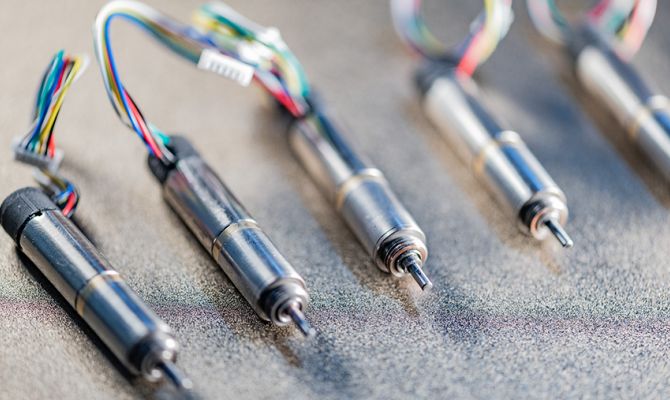 В России начали производить уникальные микромоторы для роботов и спутников