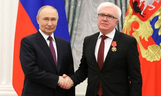 Владимир Путин наградил генерального директора ГИМа орденом Александра Невского