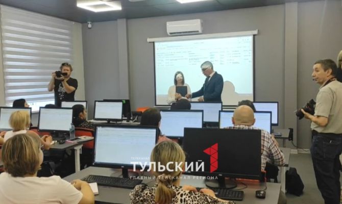 Губернатор Дмитрий Миляев проверил, как ветеранов СВО готовят к госслужбе