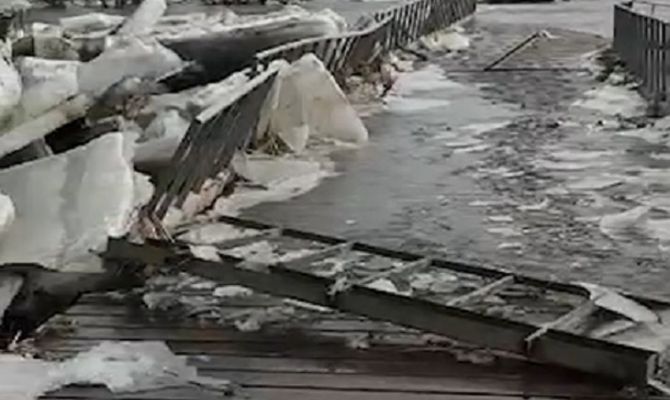 "Все, кранты": появилось видео разрушения моста в Куркинском районе из-за паводка