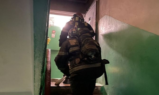 В Новомосковске из горящего здания спасли 3 человек