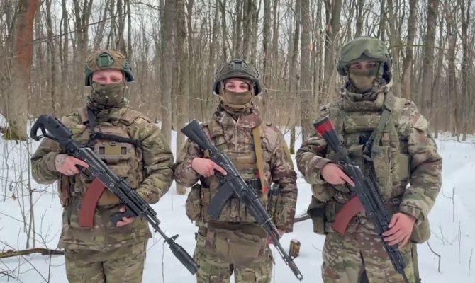 Тульские десантники поздравили женщин с наступающим 8 Марта