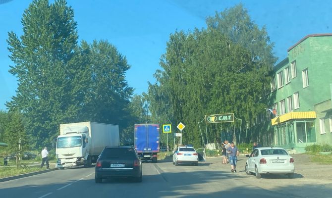 В Тульской области не поделили дорогу "Субару" и грузовой "Рено"