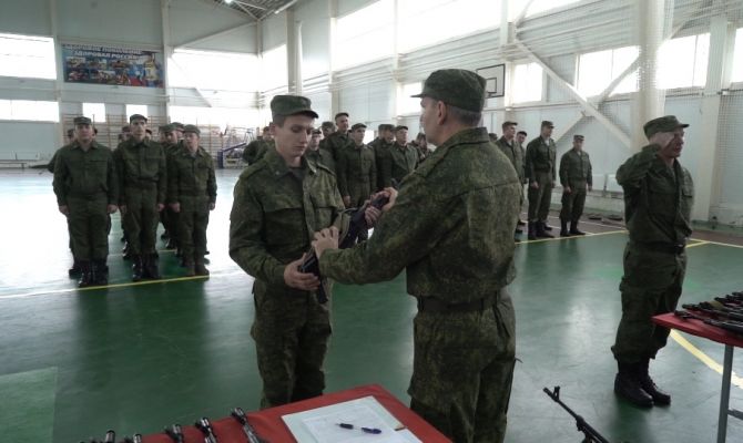 Мобилизованных туляков проводили на службу песнями и аплодисментами